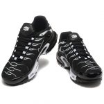 NIKE TN AIR MAX PLUS «Black White Metallic Silver» - Imagen 4