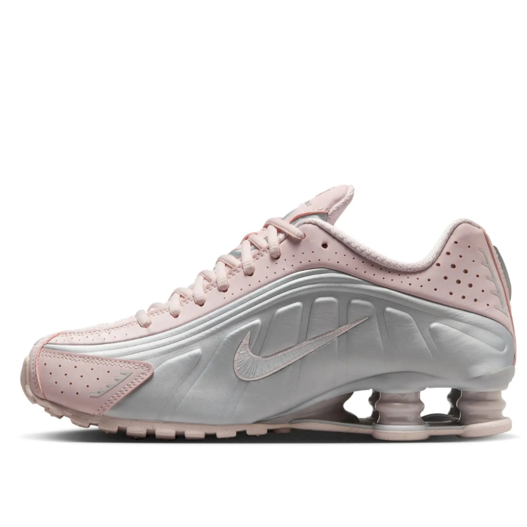 2 Nike Shox R4 in the "Barely Rose" - Imagen 1