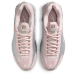 Nike Shox R4 in the "Barely Rose" - Imagen 4