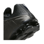 Nike Shox R4 in a triple black - Imagen 5