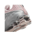 Nike Shox R4 in the "Barely Rose" - Imagen 7