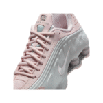 Nike Shox R4 in the "Barely Rose" - Imagen 8